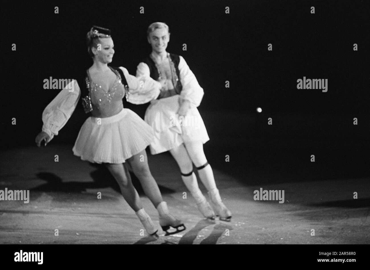 Vacances Sur Glace Avec Sjoukje Dijkstra À Amsterdam Werner Muller (17) Date: 7 Novembre 1967 Lieu: Amsterdam, Noord-Holland Nom Personnel: Dijkstra, Sjoukje Nom De L'Établissement: Holiday On Ice Banque D'Images