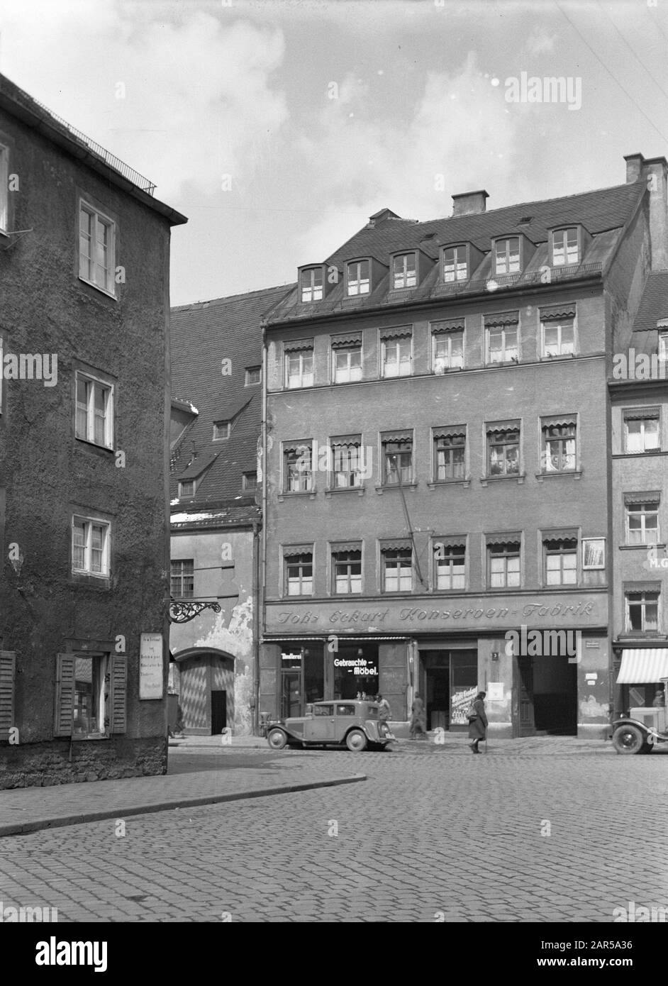 Maison Carl Spitzweg sur le Skt. Jacobplatz à Munich où Carl Spitzweg vit et meurt Annotation: Carl Spitzweg (1808-1885) est un peintre et poète romantique Date: Mars 1935 lieu: Allemagne, Munich mots clés: Résidences Banque D'Images