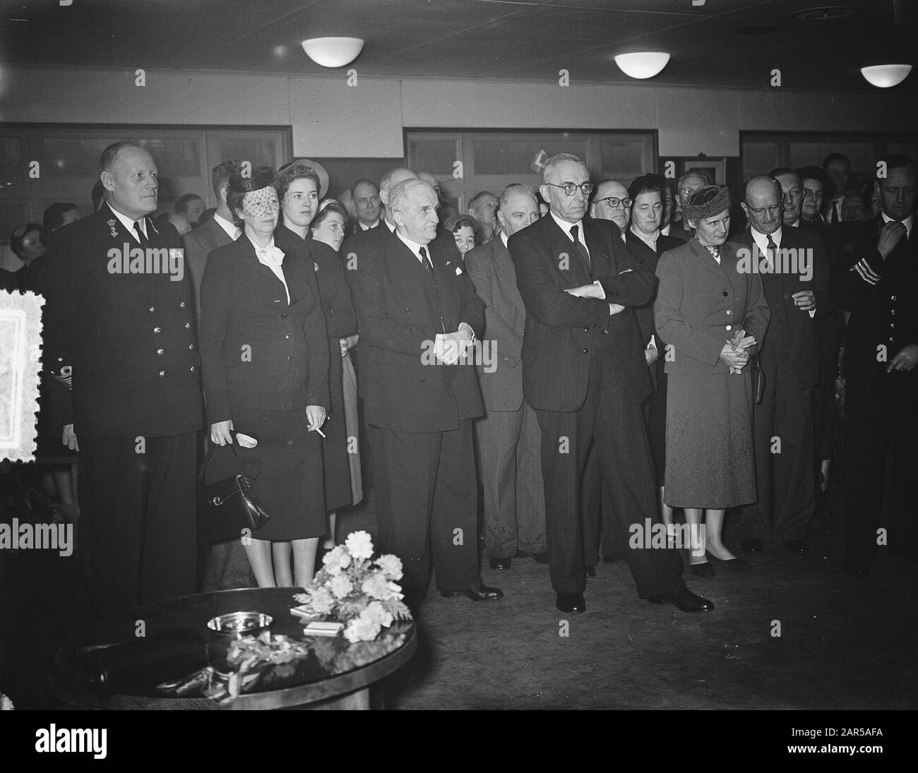 Lancement du chasseur de sous-marins Groningue Date: 9 janvier 1954 mots clés: Lancement, chasseurs de sous-marins Nom personnel: Groningue Banque D'Images