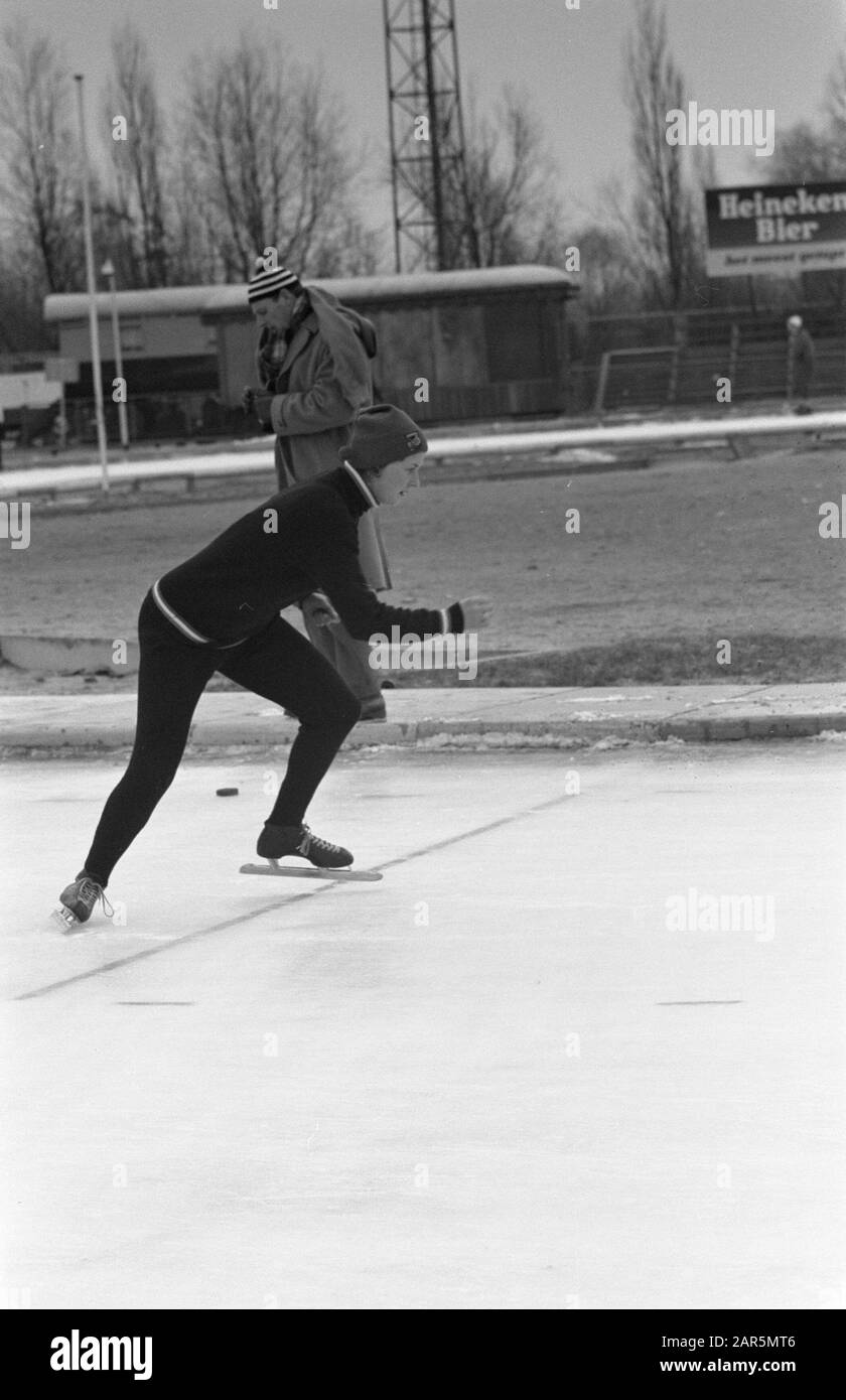 Championnats d'Amsterdam sur la piste Jaap Eden. Willy de Beer au cours de la tentative record Date: 1 mars 1962 lieu: Amsterdam, Noord-Holland mots clés: CHAMPONIES nom De La Personne: Beer, Willy de, Eden, Jaap Banque D'Images