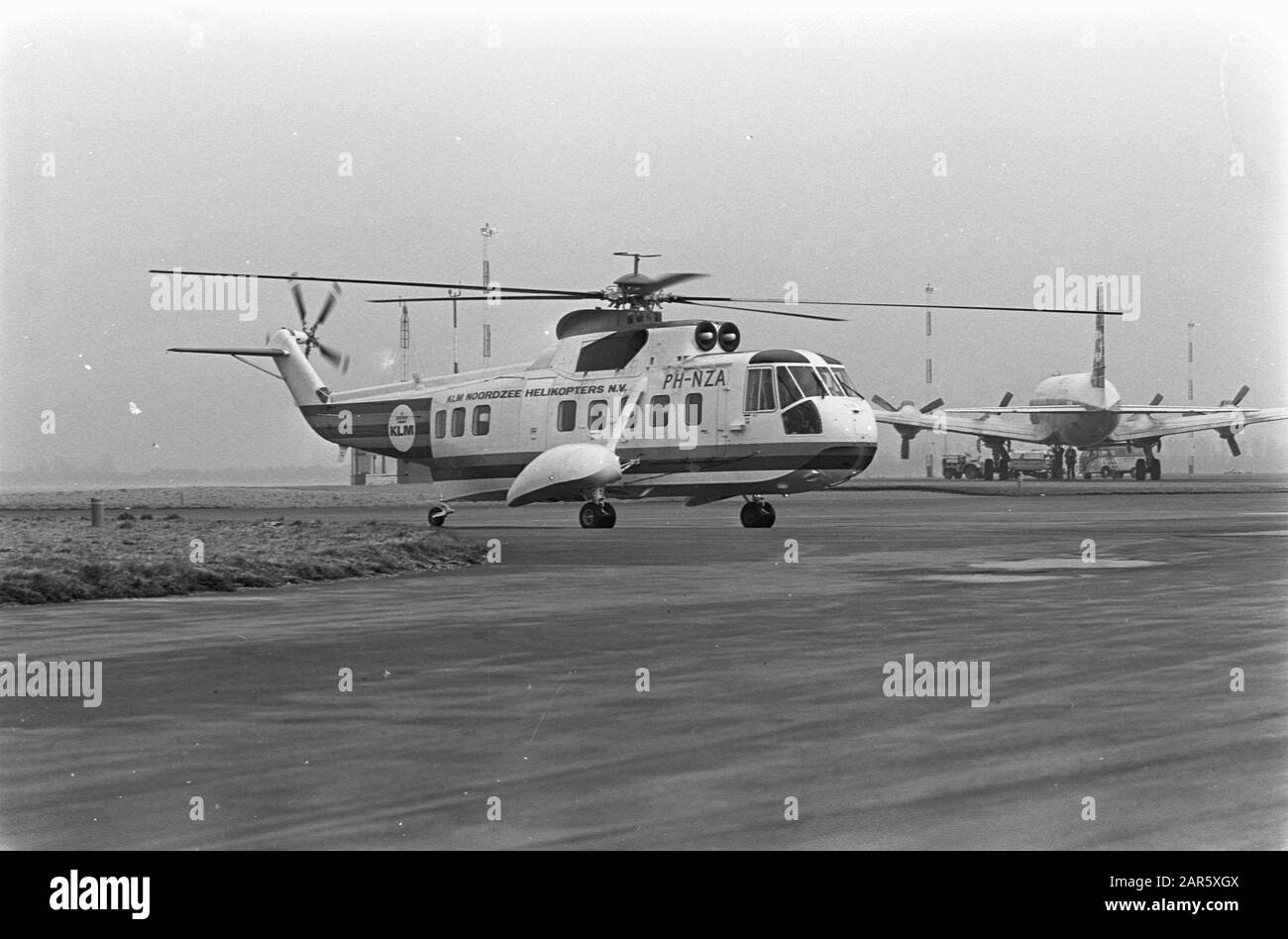KLM-hélicoptère a effectué le premier vol d'essai, le KLM-Sikorsky en action Date: 19 février 1968 mots clés: Hélicoptères Banque D'Images KLM-hélicoptère a effectué le premier vol d'essai, le KLM-Sikorsky en action Date: 19 février 1968 mots clés: Hélicoptères Banque D'Images