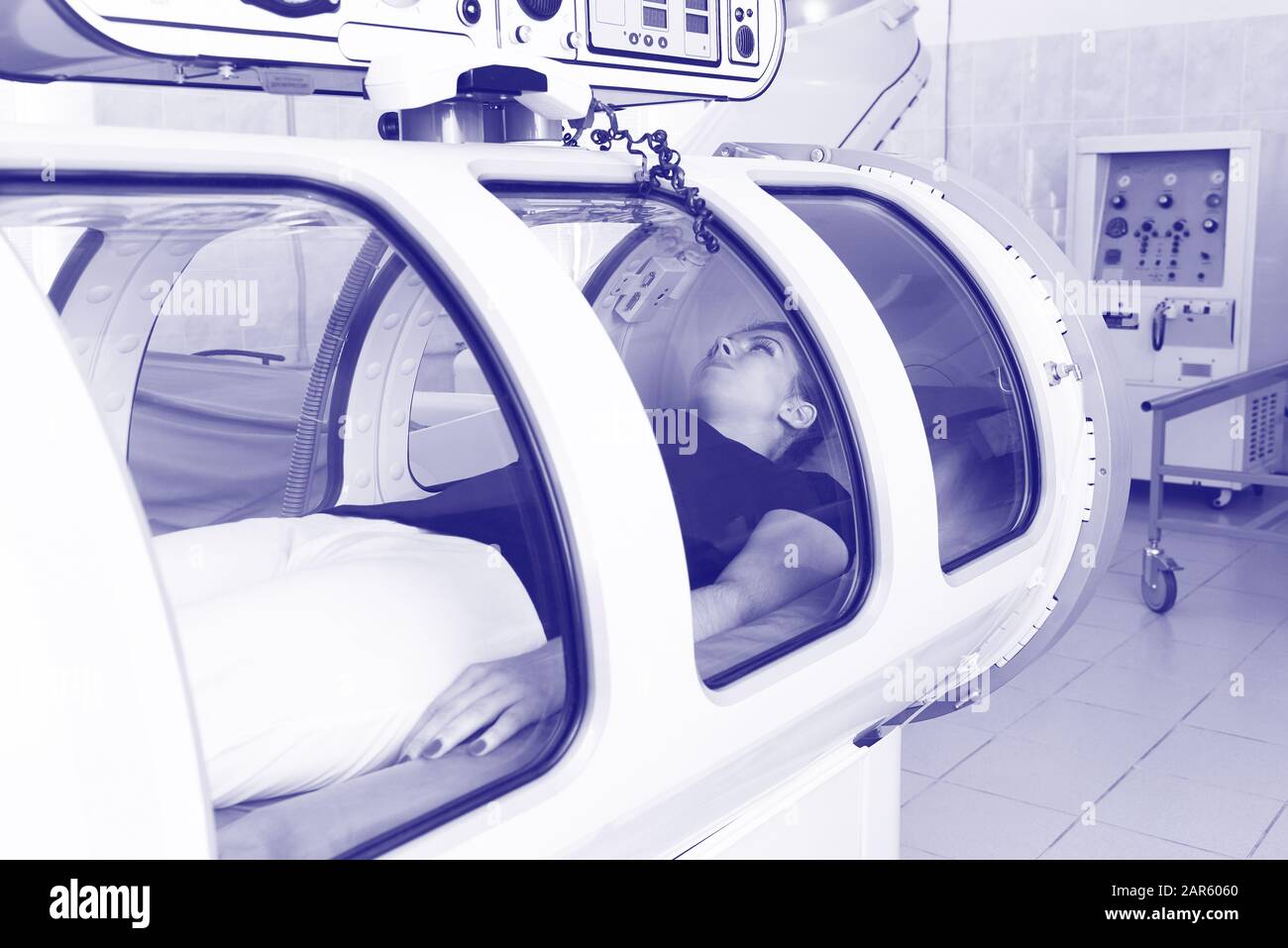Chambre hyperbare d'oxygène dans un hôpital Photo Stock - Alamy