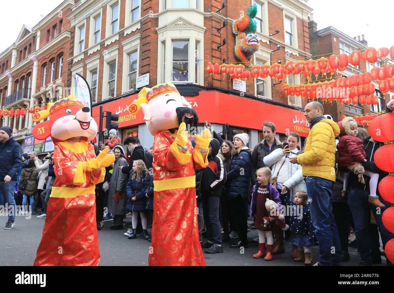 Le nouvel an 2020 chinois est célébré à Londres avec le défilé annuel, qui a lieu en Angleterre, au Royaume-Uni Banque D'Images