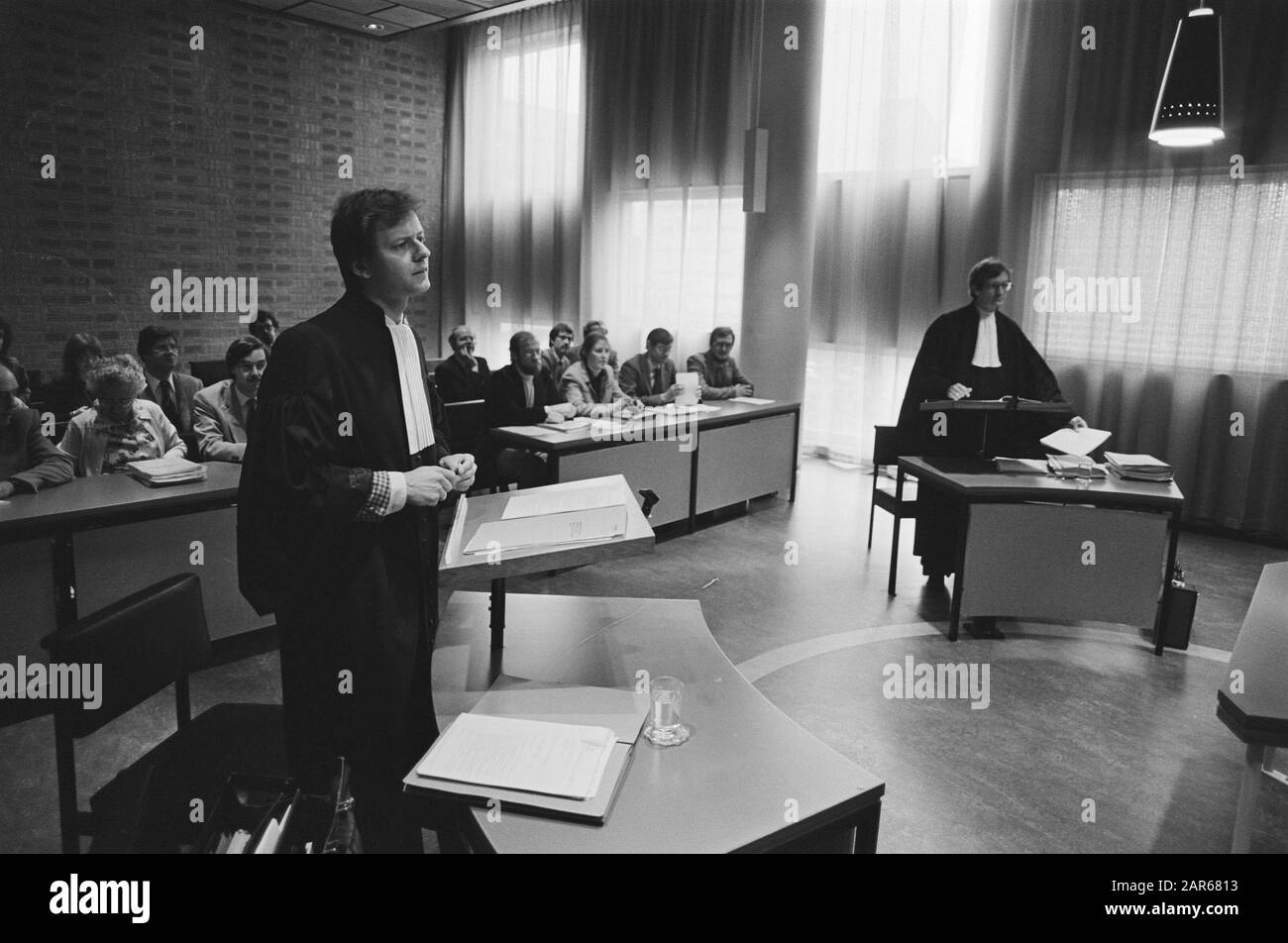 Action décimale à la Haye par les postes de personnel du gouvernement contre l'État concernant les plans du ministre Pais de réduire les salaires/Date: 11 juin 1981 lieu: La Haye, Zuid-Holland mots clés: GEDING, salaires Nom personnel: Pais, Arie Banque D'Images
