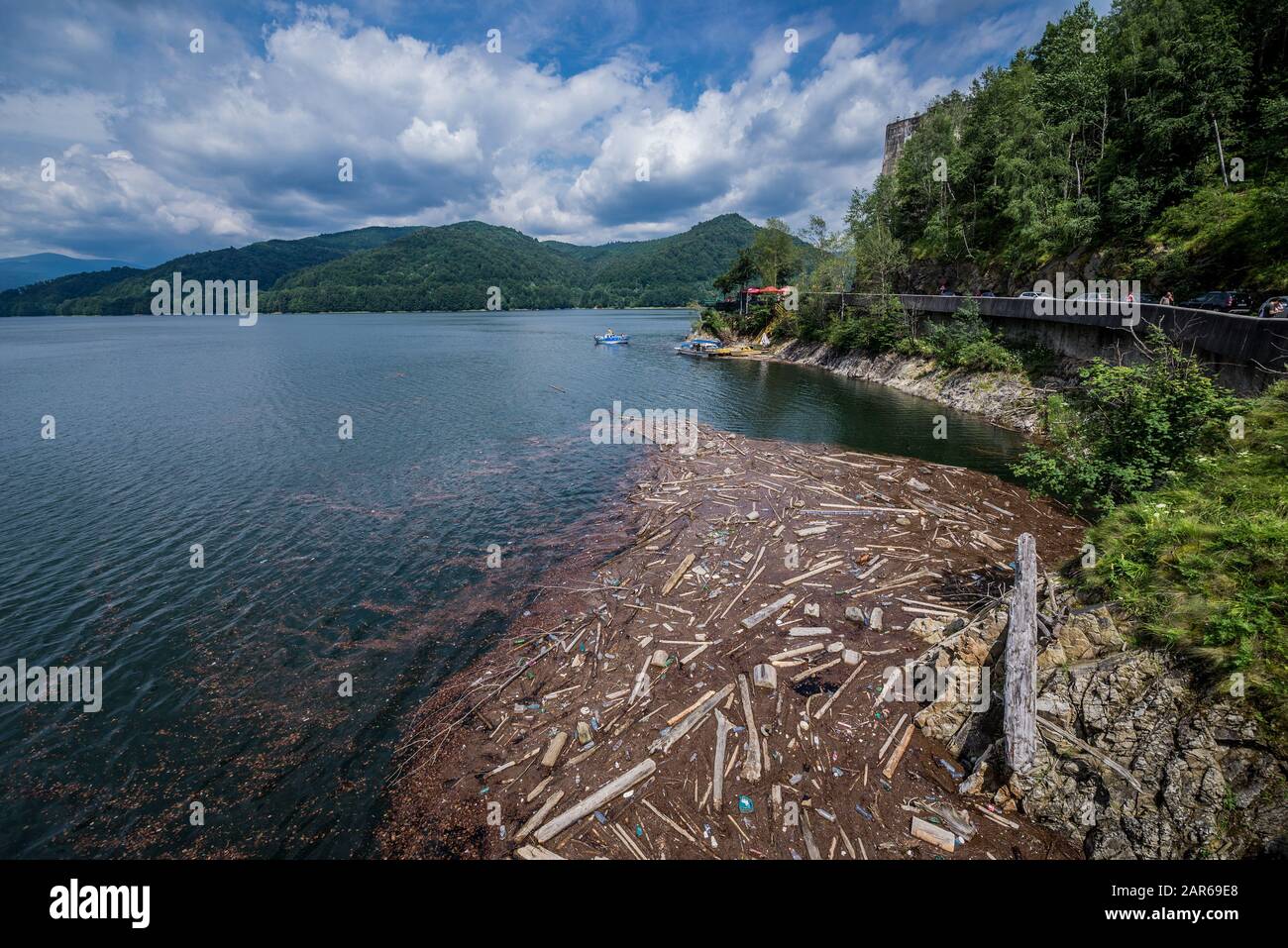 Le lac vu du Vidaru Barrage barrage Vidraru Roumanie - achevé en 1966 sur la rivière Arges Banque D'Images