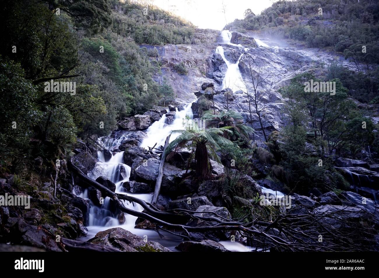 Chute d'eau de St Columba en Tasmanie, en Australie, en période d'exposition Banque D'Images