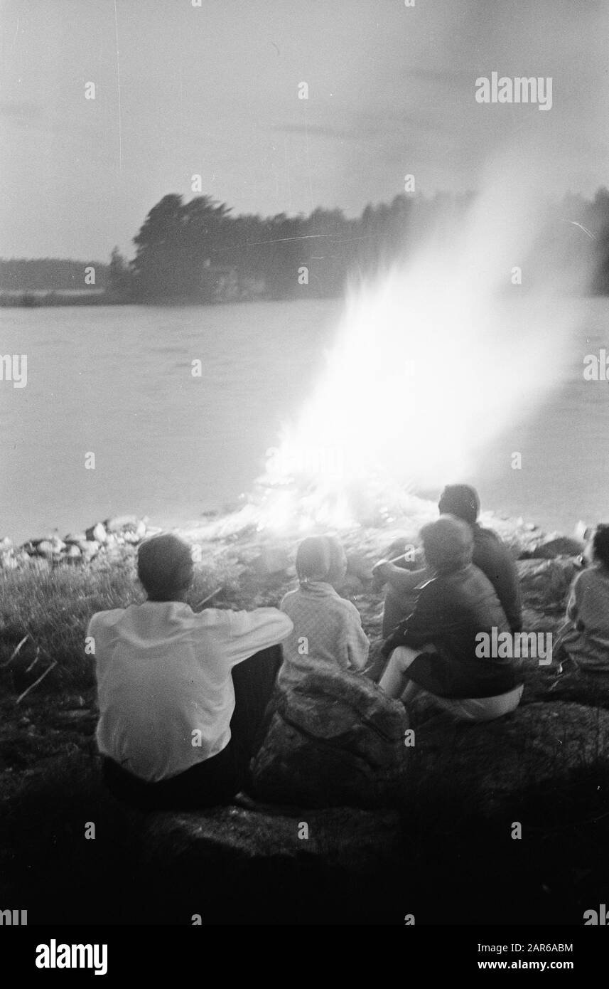 Le plus long jour de l'année, raison de la célébration dans les pays du Nord, l'incendie est déclenché Date: 21 juin 1964 mots clés: Parties Banque D'Images