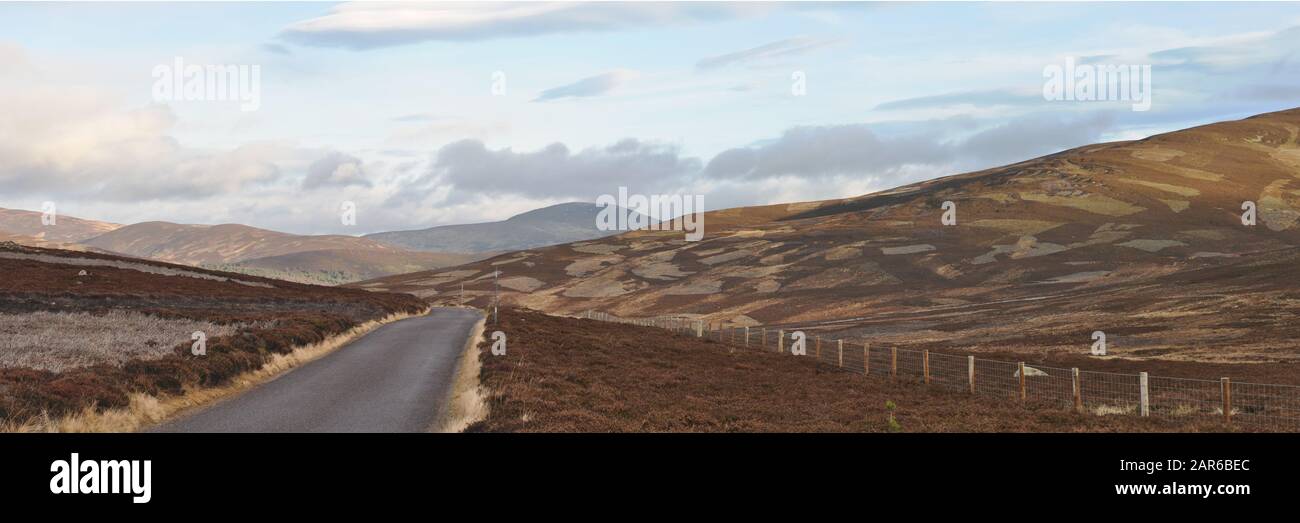 Parc national de Cairngorms de l'ancienne route militaire A 939 entre le pont de Gairnshiel et Crathie, Écosse Banque D'Images