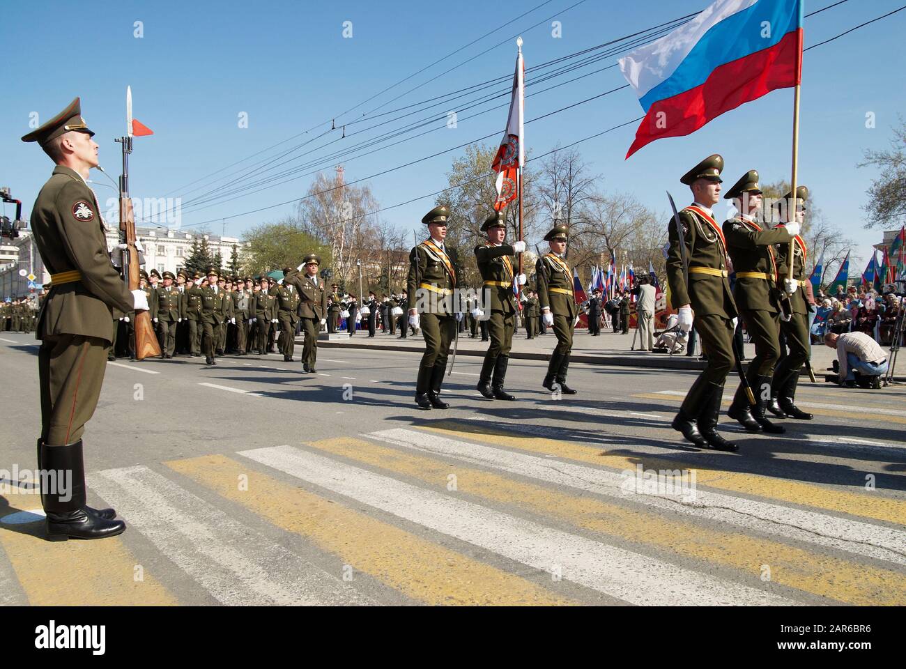 Groupe Bannière de division de l'armée russe sur le défilé Banque D'Images