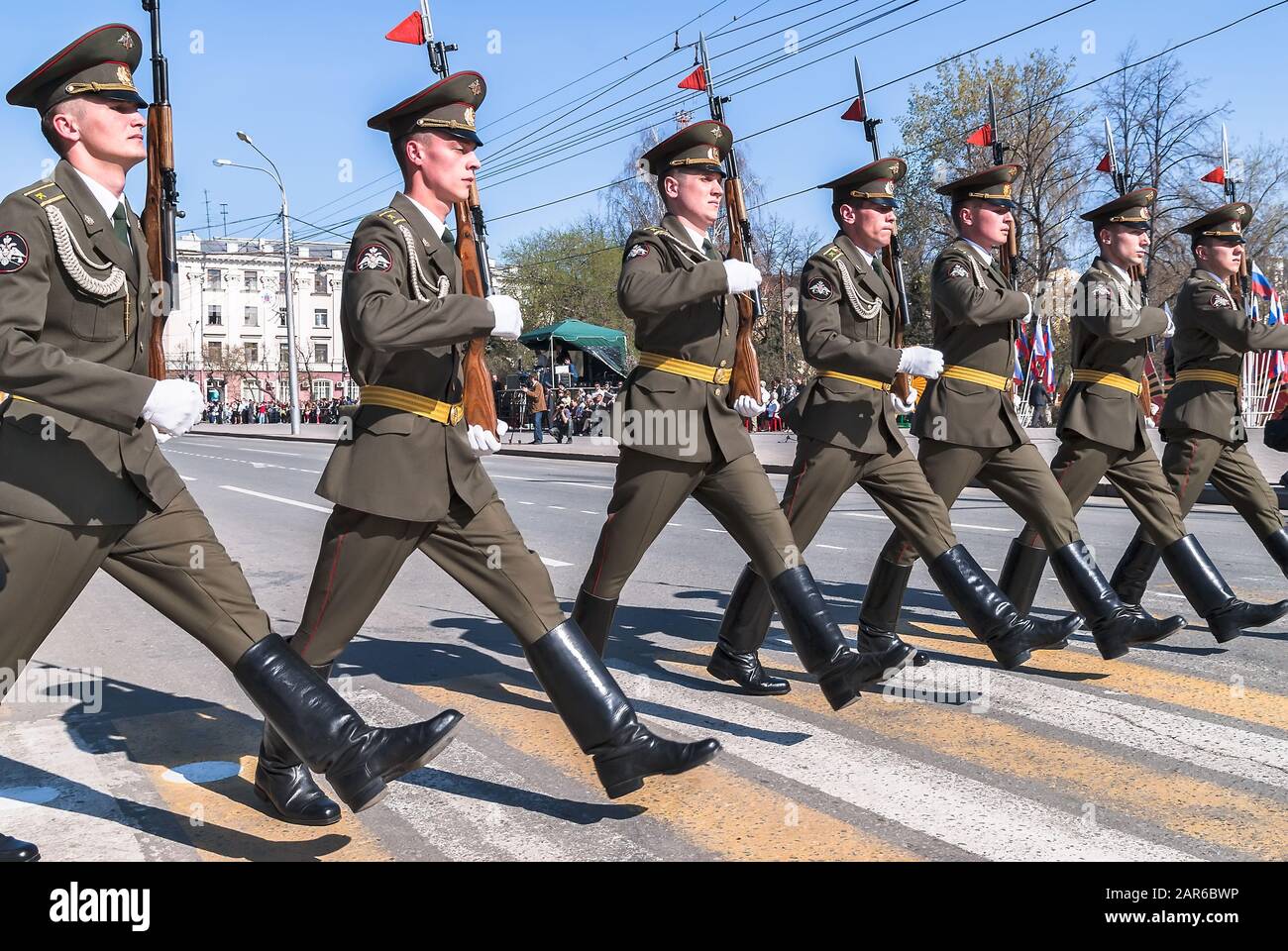 Les soldats de garde d'honneur au défilé mars Banque D'Images