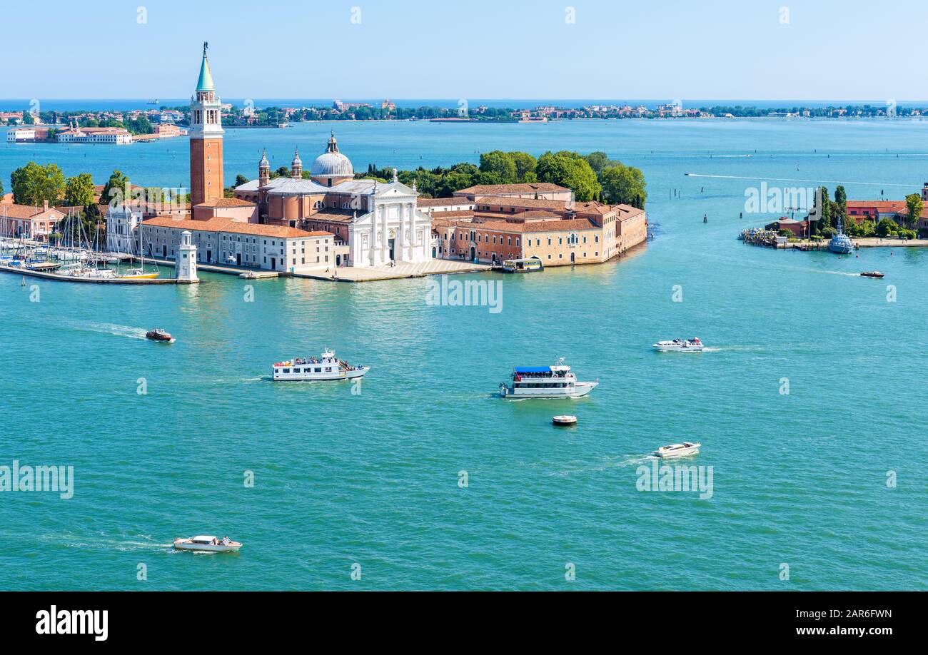 Vue panoramique sur la lagune vénitienne avec les îles de Venise, Italie. San Giorgio Maggiore île au premier plan. Banque D'Images