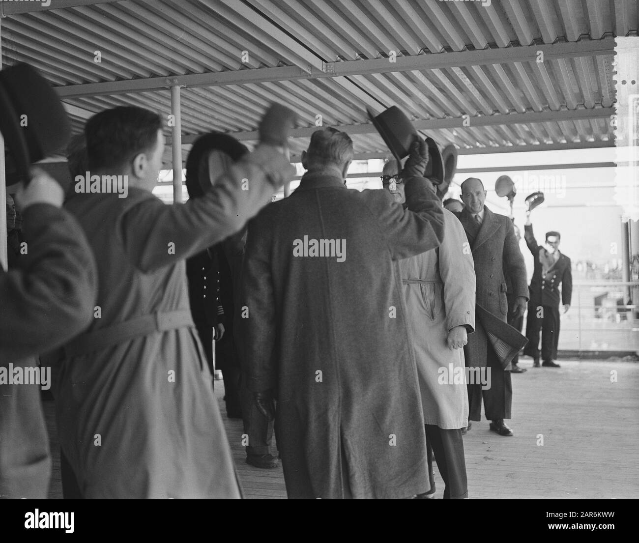 Transvaser à NDSM (Kanin to Shell) Amsterdam Date: 12 mars 1955 lieu: Amsterdam, Noord-Holland mots clés: Transferts Nom de l'institution: NDSM, Shell Banque D'Images