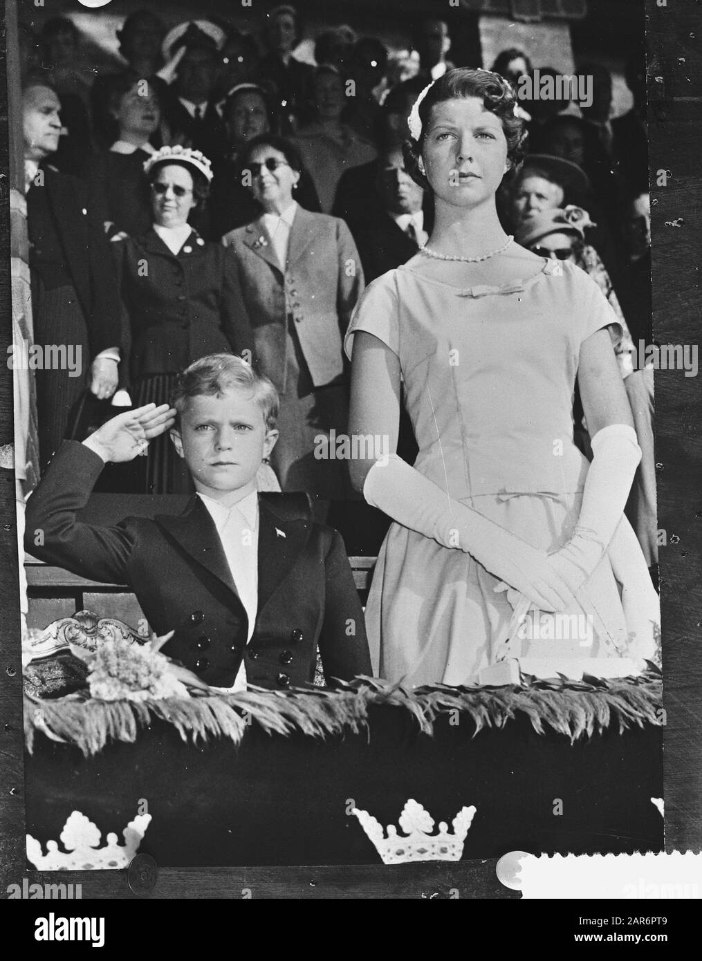 Le Prince Héritier Carl Gustav Et La Princesse Desiree De Suède Annotation : Repronegative? Date : Le 9 Juin 1955 Lieu : Suède Nom Personnel : Carl Gustaf (Prince Héritier Suède), Désirée (Princesse Suède) Banque D'Images