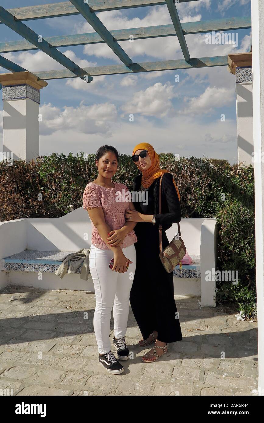 Deux filles sur la plage de Hammamet Banque D'Images
