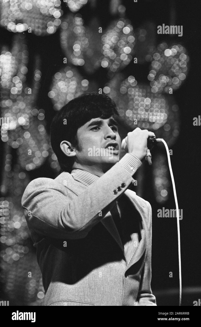 Finale nationale du concours Eurovision de la chanson à Scheveningen nr. 27, 28: Anneke Gronloh, nr. 29, 3 Date : 26 Février 1969 Lieu : Scheveningen, Zuid-Holland Mots Clés : Songfestivals, Finales Banque D'Images