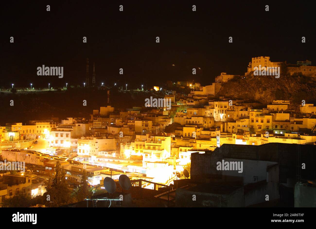 La ville de Moulay Idriss Zerhoun, région de Fes-Meknes, au nord du Maroc Banque D'Images