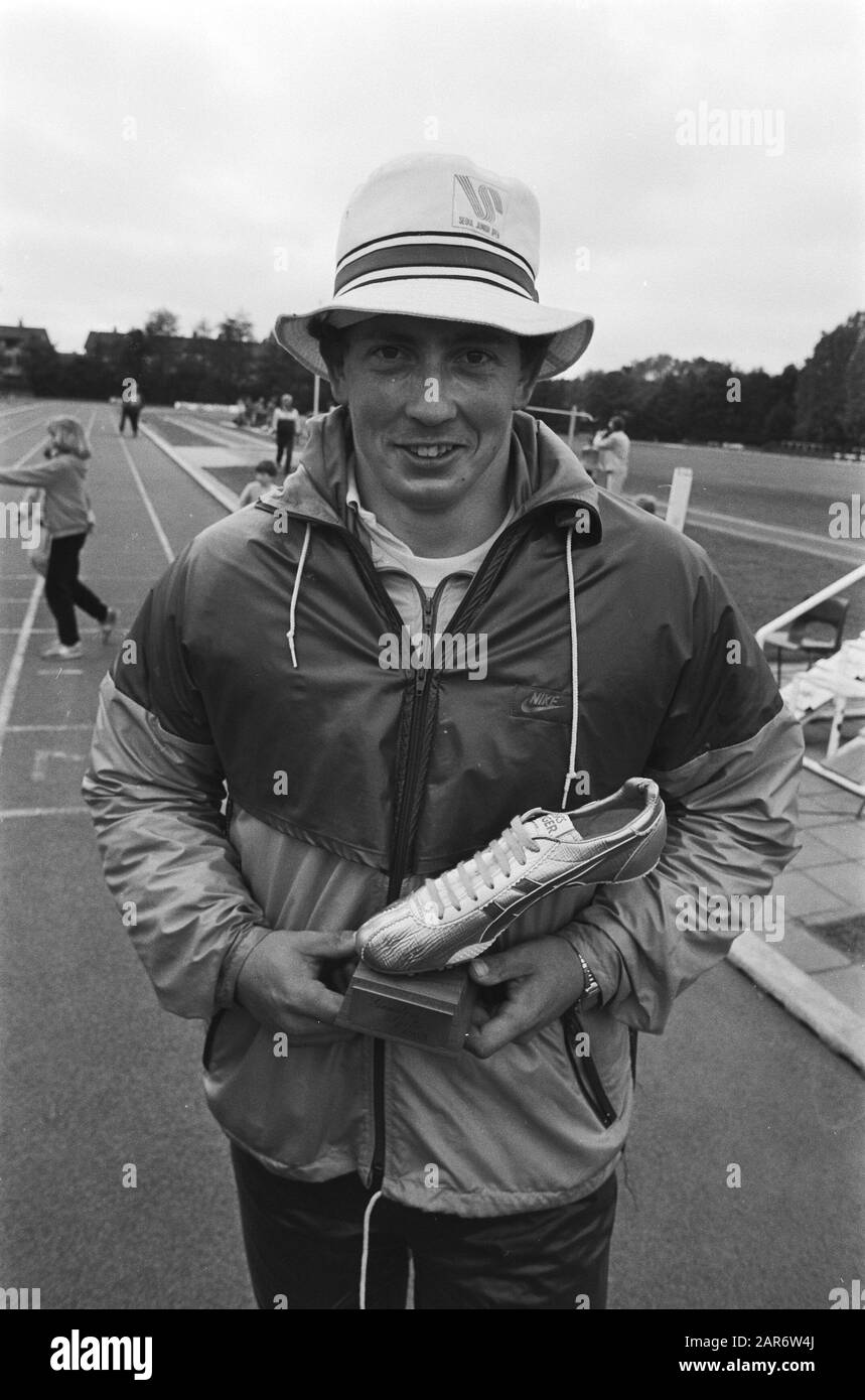 Photos de balles de disques néerlandais, titre olympique et Golden Spike pour Erik de Bruin Date : 9 juin 1984 mots clés : bullet POTS Personname: Erik de Bruin Banque D'Images
