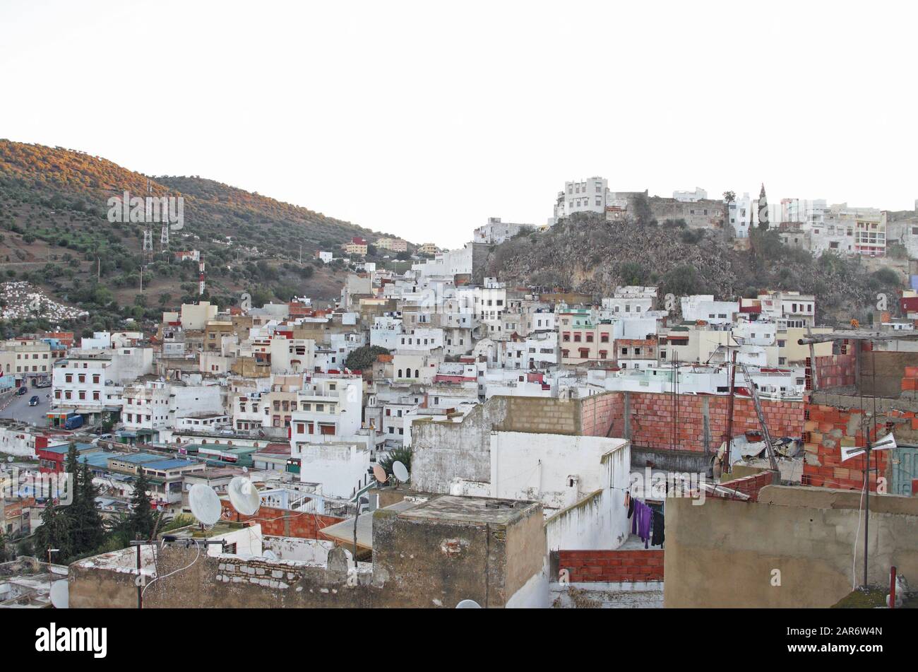 La ville de Moulay Idriss Zerhoun, région de Fes-Meknes, au nord du Maroc Banque D'Images