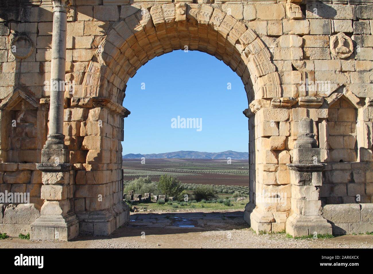 Arche de Caracalla (Arc de Triomphe), ville romaine de Volubilis, près de Meknes, Maroc Banque D'Images