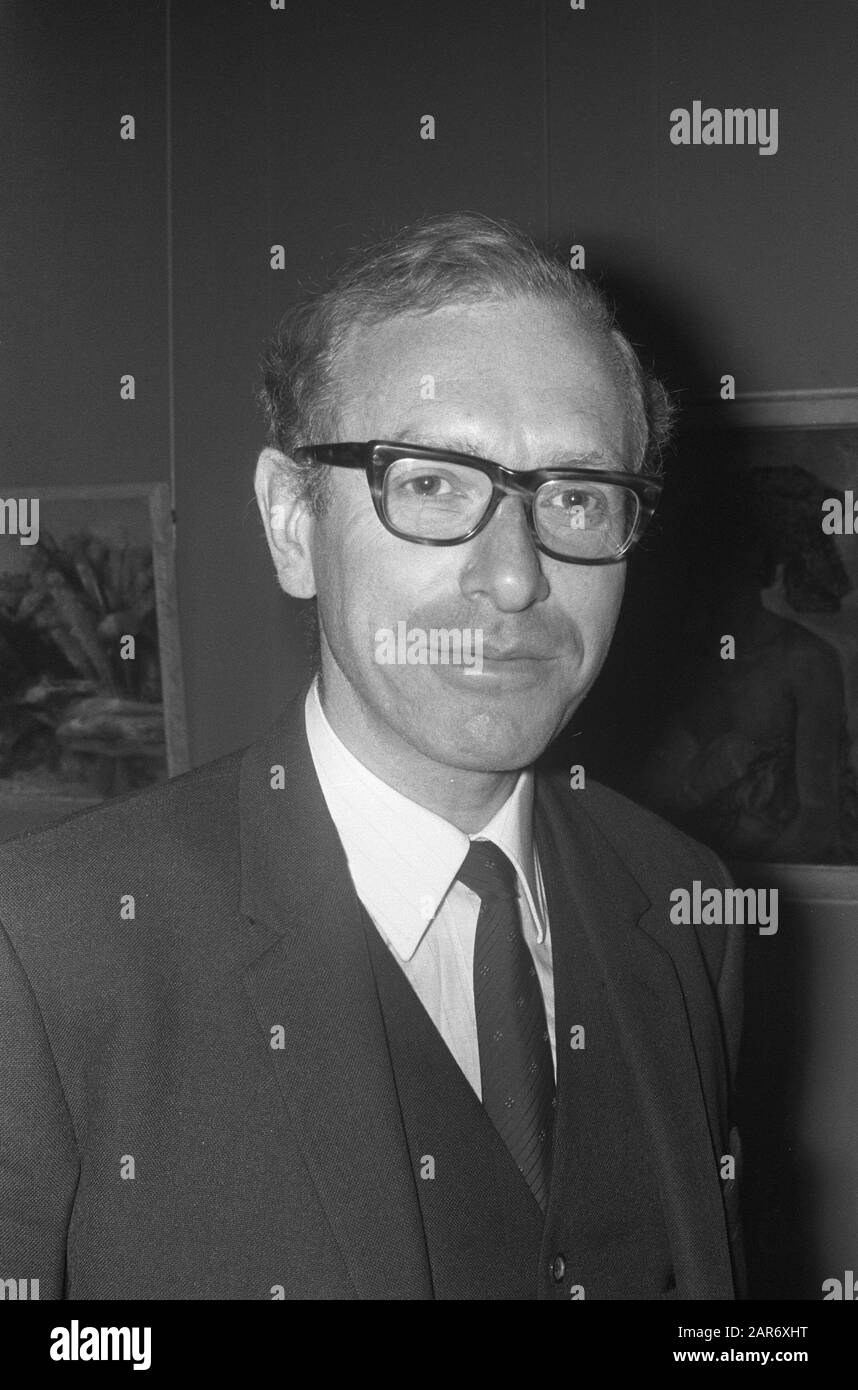 Peintres et dessinateurs néerlandais à l'est, exposition à Rijksmuseum, m.. C. J. de Bruyn Kops (Cabinet d'impression de van Rijks) a écrit biographien à Date : 18 octobre 1972 mots clés : peintres, dessinateurs, expositions Nom de l'institution : Rijksmuseum Banque D'Images