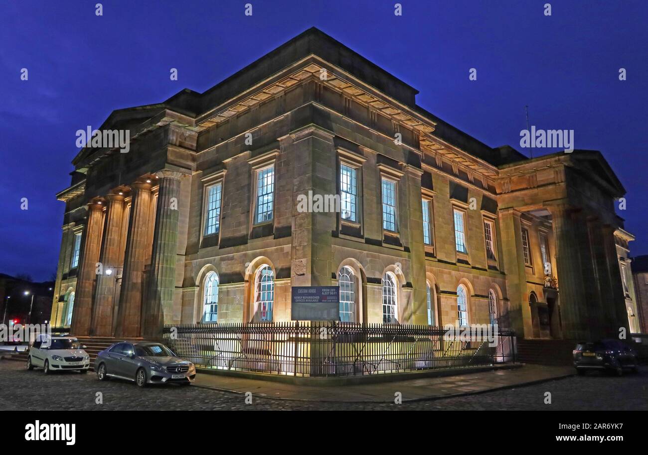 Maison personnalisée historique, quai de Greenock's Custom House, Inverclyde, Écosse, Royaume-Uni la nuit Banque D'Images