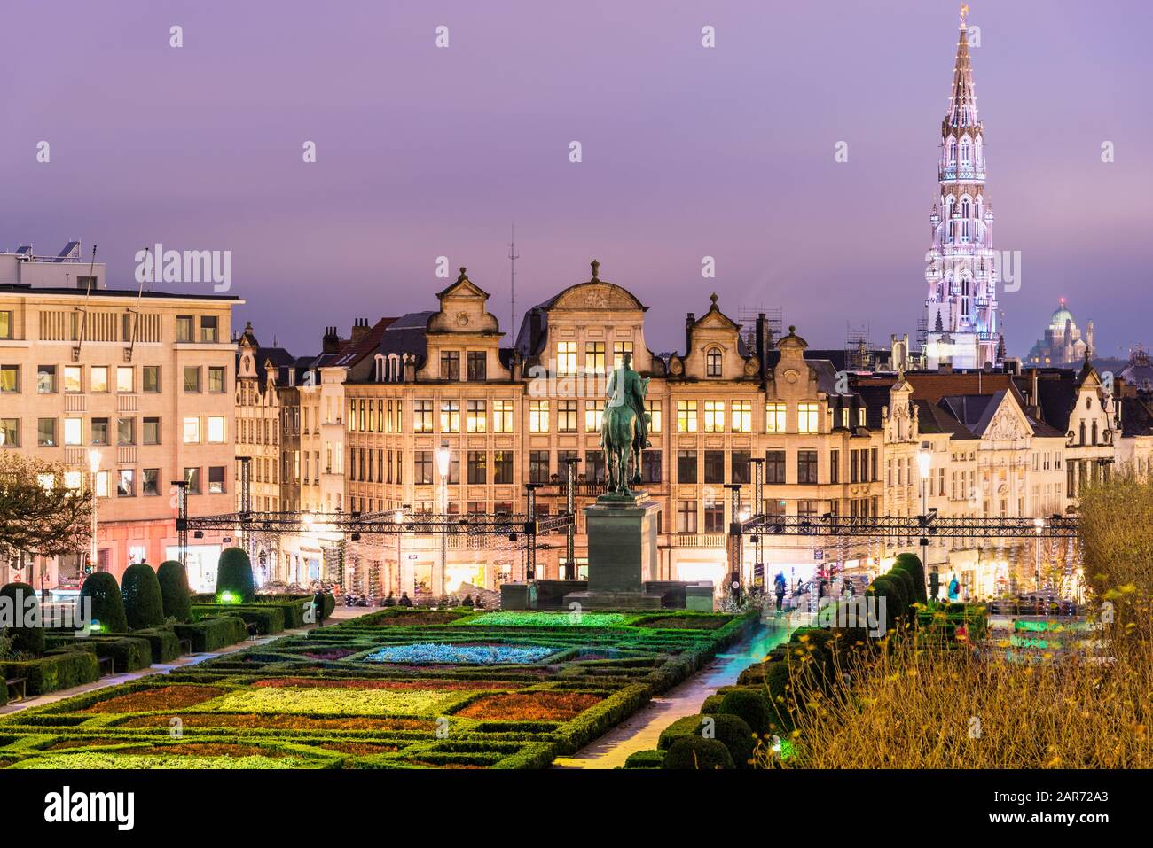 Vue sur la ville de Bruxelles au crépuscule en hiver Banque D'Images