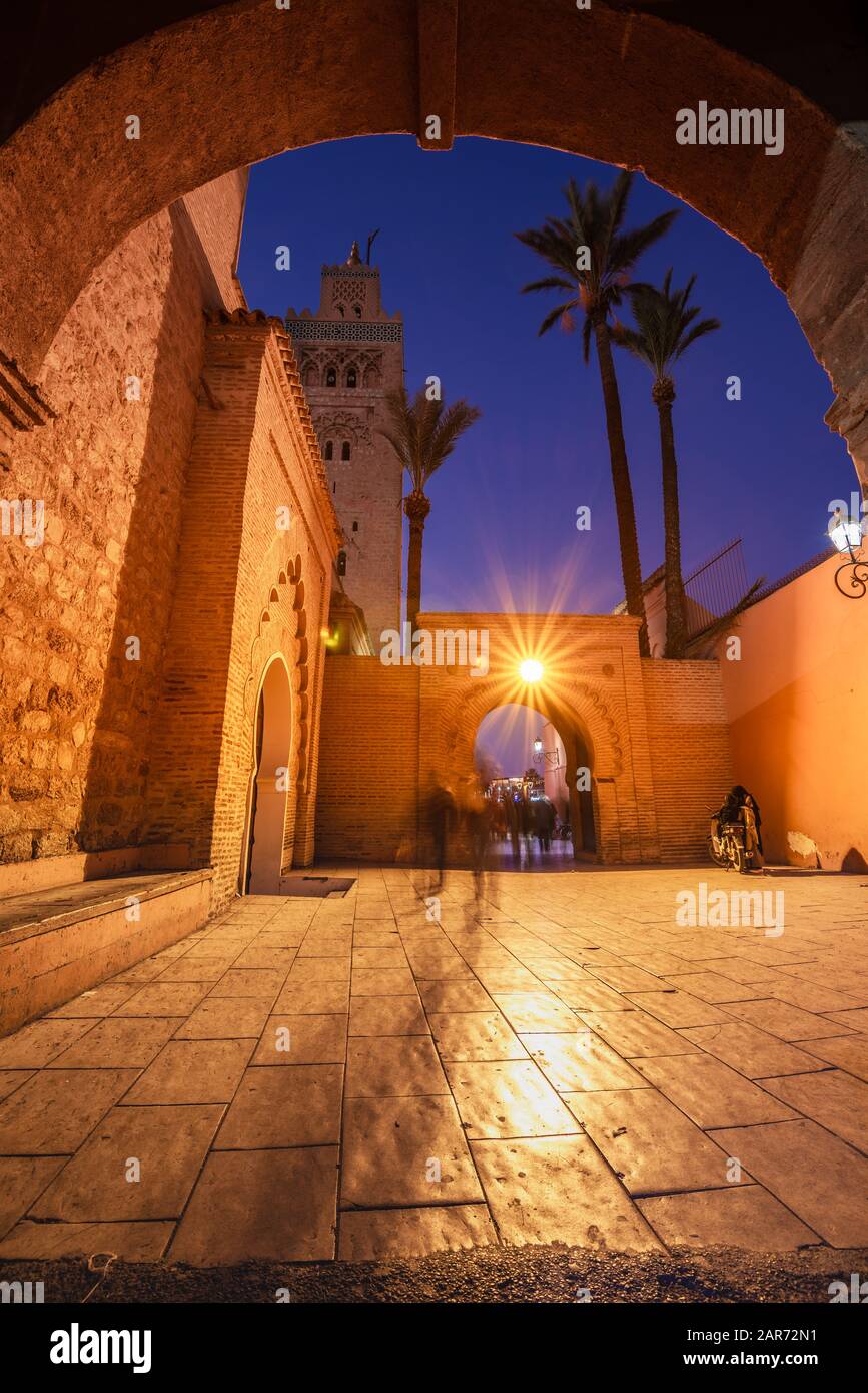 Mosquée de Koutoubia minaret situé au médina de Marrakech, Maroc Banque D'Images