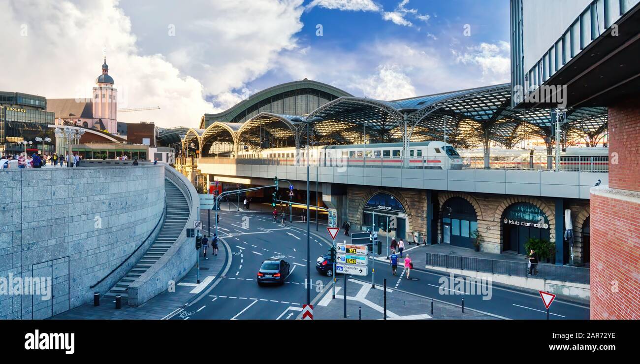 Cologne, Allemagne, 09/15/2019: Trains Deutsche Bahn à la gare centrale de Cologne Banque D'Images