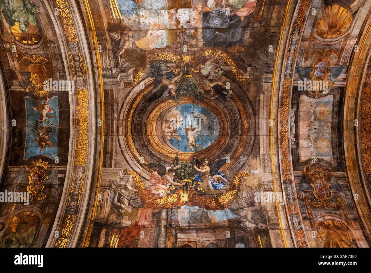 Intérieur de l'église Notre-Dame de la Victoire à la Valette, Malte, peintures religieuses au plafond Banque D'Images