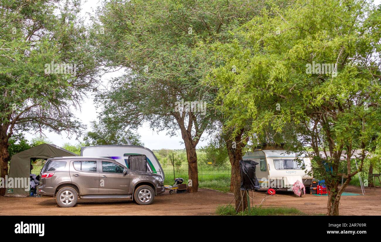 Komatipoort, Afrique du Sud - Camping caravane dans le Parc National Kruger est une image populaire de la tradition de vacances en Afrique du Sud en format horizontal Banque D'Images