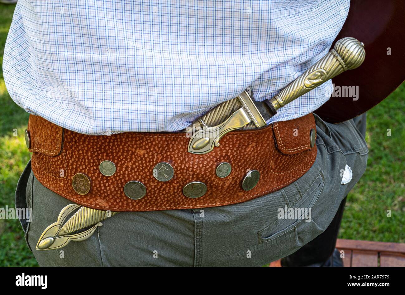 Areco, Argentine, détail de la ceinture traditionnelle et couteau d'un  gaucho dans une ferme de campagne Photo Stock - Alamy