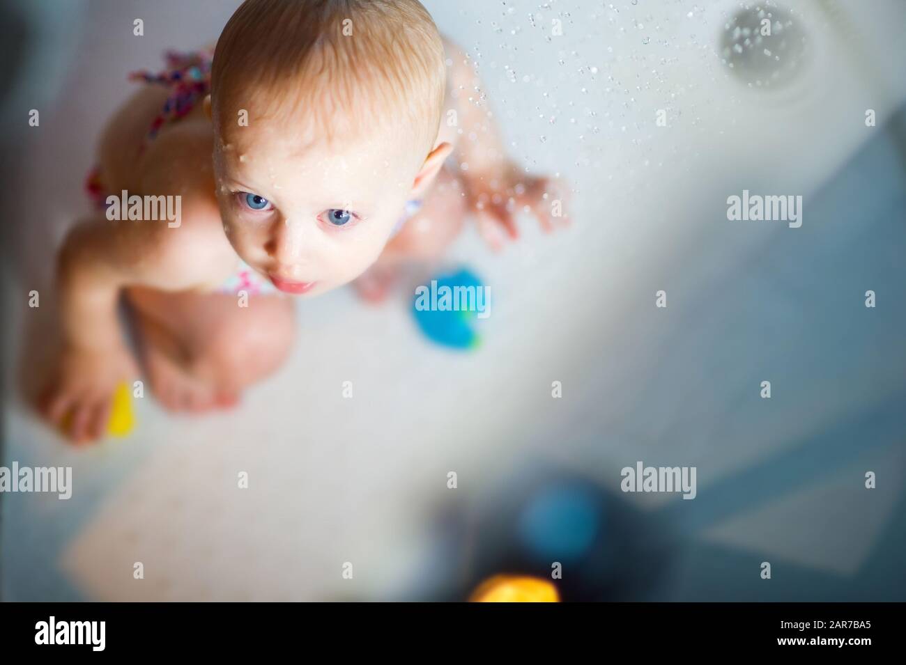 Enfant En Maillot De Bain Banque D Image Et Photos Alamy Enfant En Maillot De Bain Banque D Image Et Photos Alamy