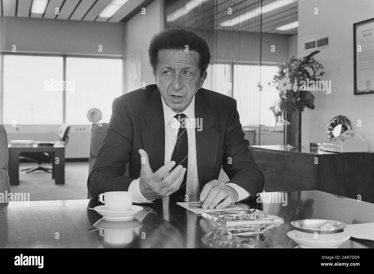 Orlandini, commission financière Dagblad Date : 13 août 1987 Nom De La Personne : Orlandini, S. Banque D'Images