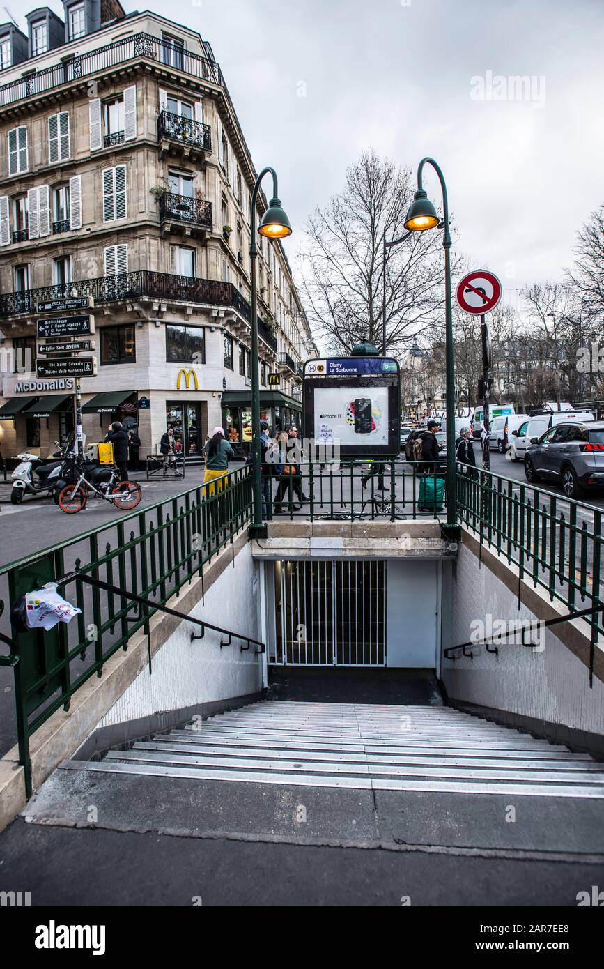 La station de métro de Paris est fermée à cause de manifestations Banque D'Images