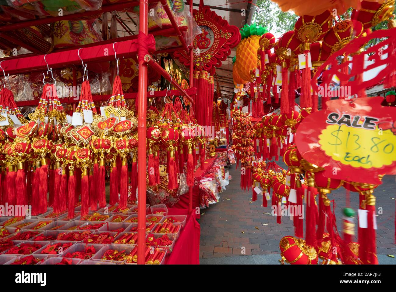 Singapour. Janvier 2020. La nouvelle année chinoise décorations dans le marché de rue dans la rue Waterloo Banque D'Images