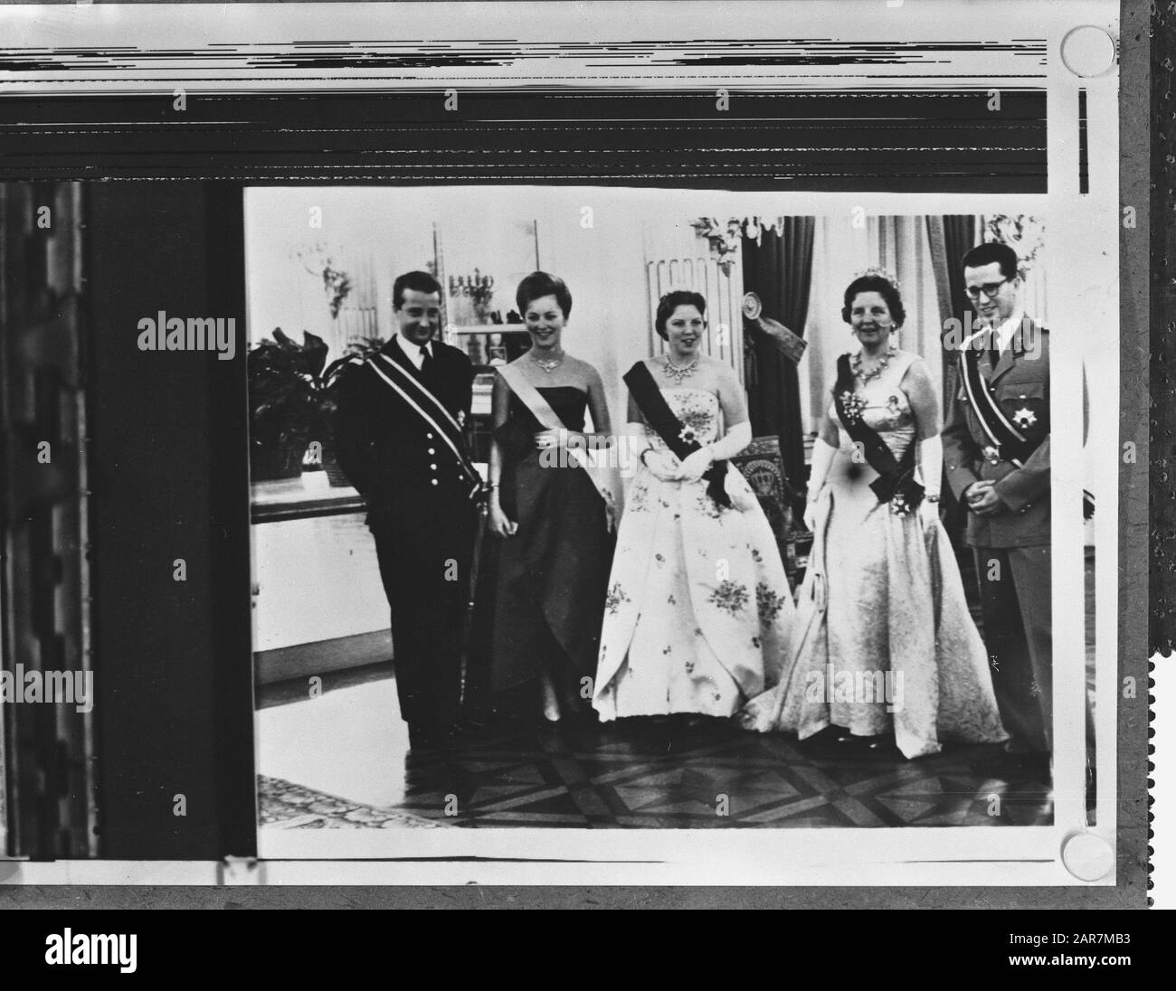 Visite royale à Bruxelles, photo officielle du Prince Albert, de la Princesse Paola, de la Princesse Beatrix, de la Reine Juliana et du Roi Baudouin Date : 30 mai 1960 lieu : Bruxelles mots clés : visite Nom personnel : Albert prince, Beatrix, princesse, Baudouin, roi de Belgique, Paola, princesse de Belgique Banque D'Images