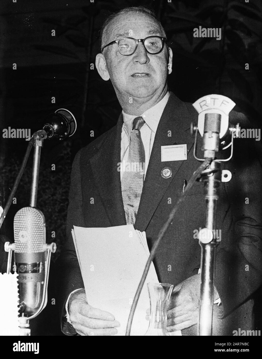 Le physicien anglais Sir John Cockrott reçoit Des Atomes pour le prix de la paix Date : 11 janvier 1961 Banque D'Images