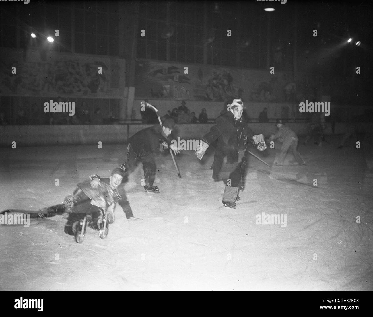 IJsRevue Date : 14 janvier 1948 mots clés : danses de glace, revues Banque D'Images