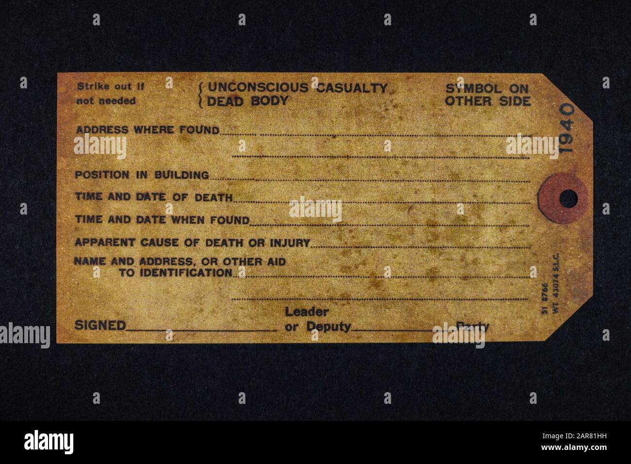 Une étiquette de « mort corporelle/victime inconsciente », un morceau de répliques de souvenirs de l'ère Blitz des années 1940. Banque D'Images