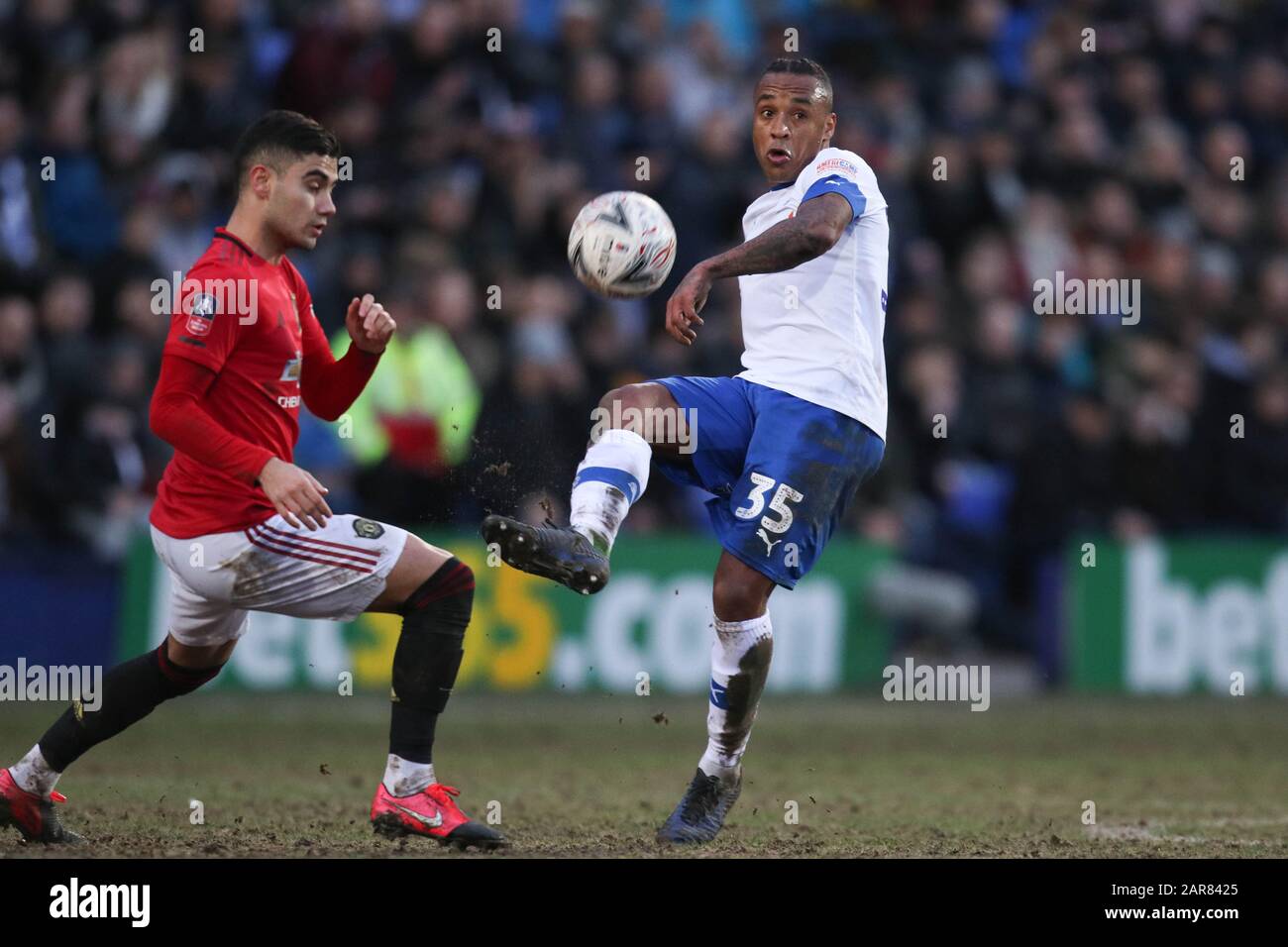 Birkenhead, Royaume-Uni. 26 janvier 2020. Neil Danns de Tranmere Rovers joue le ballon lors du quatrième match de la FA Cup entre Tranmere Rovers et Manchester United au Parc de Prenton le 26 janvier 2020 à Birkenhead, en Angleterre. (Photo de Richard Ault/phcimages.com) crédit : Images PHC/Alay Live News Banque D'Images