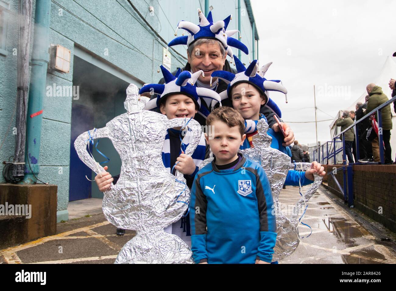 Birkenhead, Royaume-Uni. 26 janvier 2020. Les fans de Tranmere devant le quatrième match de la FA Cup entre Tranmere Rovers et Manchester United au parc de Prenton le 26 janvier 2020 à Birkenhead, en Angleterre. (Photo de Richard Ault/phcimages.com) crédit : Images PHC/Alay Live News Banque D'Images