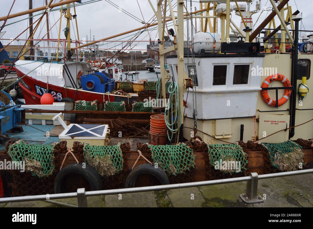 Bateaux de pêche à Arbroath Harbour, Écosse, janvier 2020 Banque D'Images