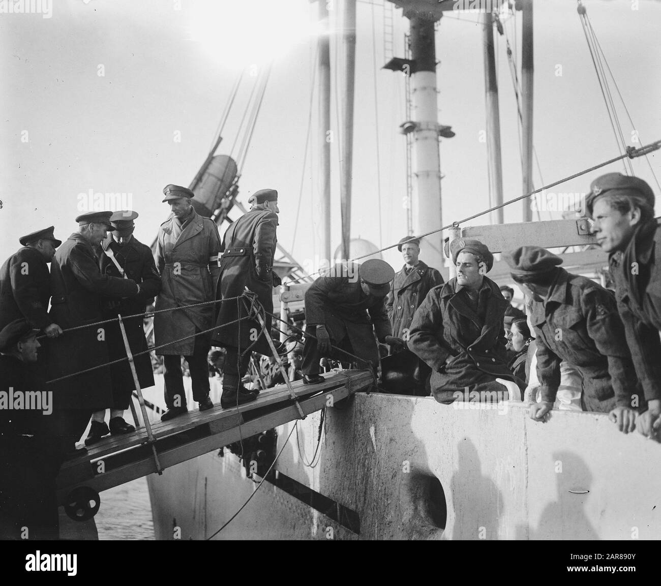 Date d'embarquement des officiers : 14 janvier 1948 mots clés : OFFICIATERS Banque D'Images