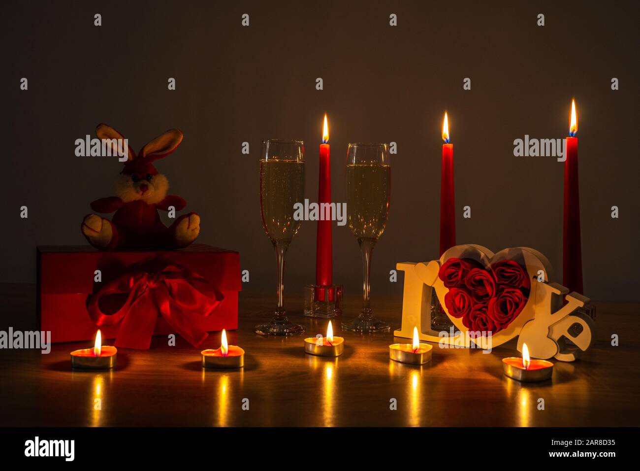 Composition romantique pour la Saint Valentin en basse lumière Banque D'Images