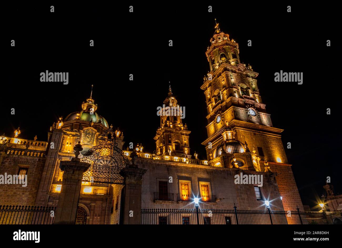 La cathédrale de Morelia la nuit, dans l'état mexicain de Michoacan Banque D'Images