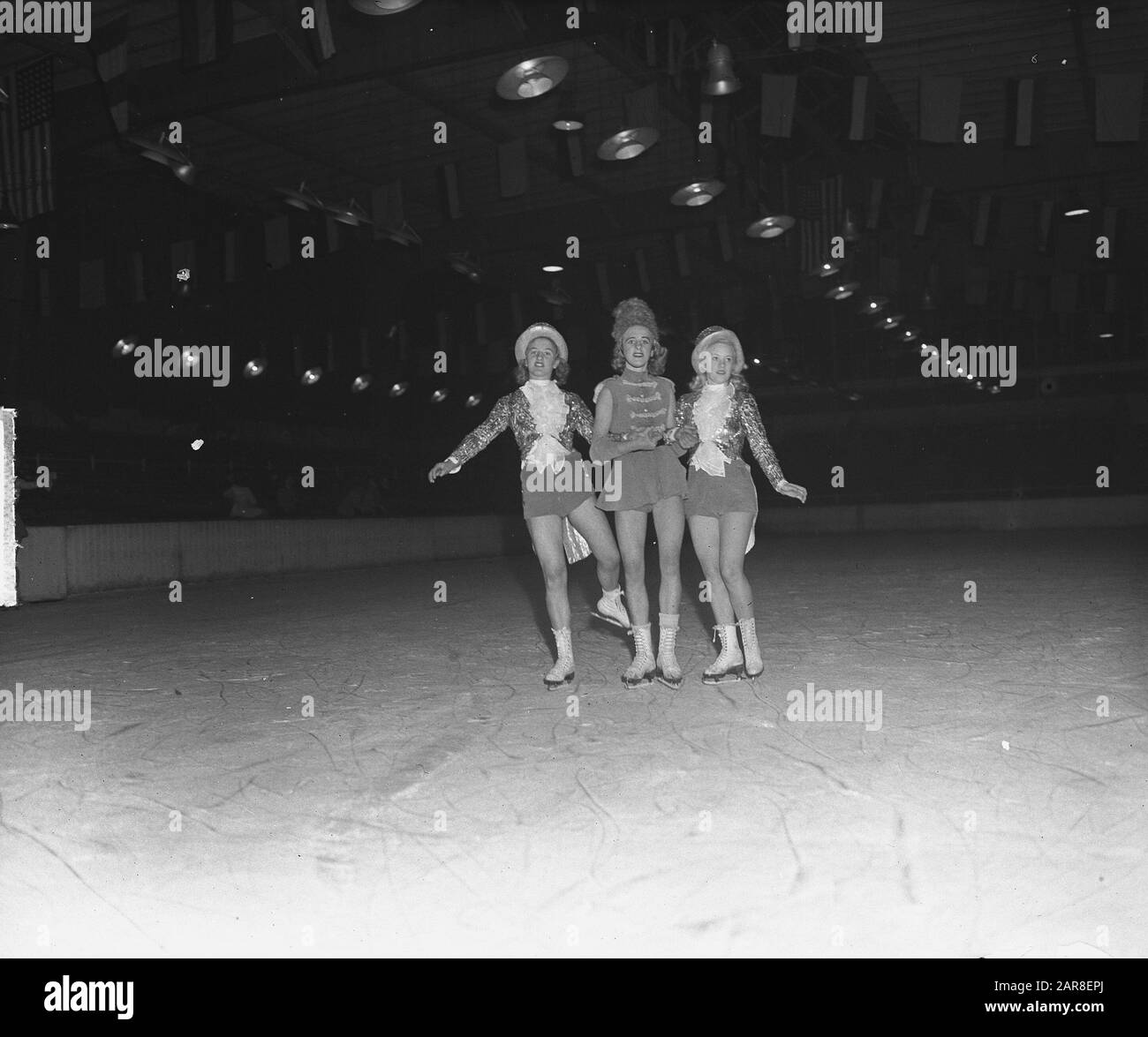 Général IJsrevue Apollohal Date : 1 novembre 1948 mots clés : IJSREvue Nom de l'institution : Apollohal Banque D'Images