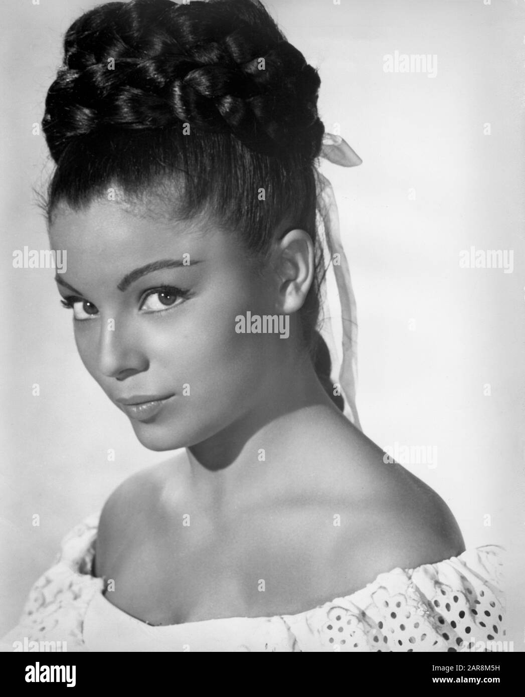 Maria Granada, Portrait publicitaire pour le film, 'Gunfighters of Casa Grande', MGM, 1964 Banque D'Images