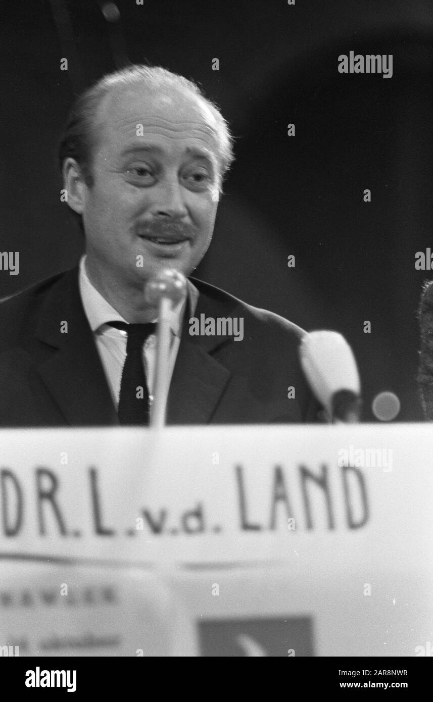 Enseignez-vous à Koopmansbeurs. Numéro 6 Dr. L. van der Land, numéro 7 Professeur P. Baehr, numéro 18 Drs. F. van den Burg Date : 15 octobre 1967 Nom de l'institution : Koopmansbeurs Banque D'Images