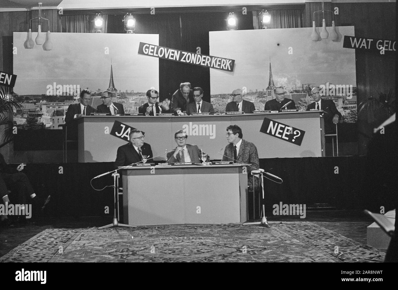 Enseigner À Croire sans Église. Aperçu du forum Date: 9 octobre 1967 mots clés: Forums, présentations Banque D'Images