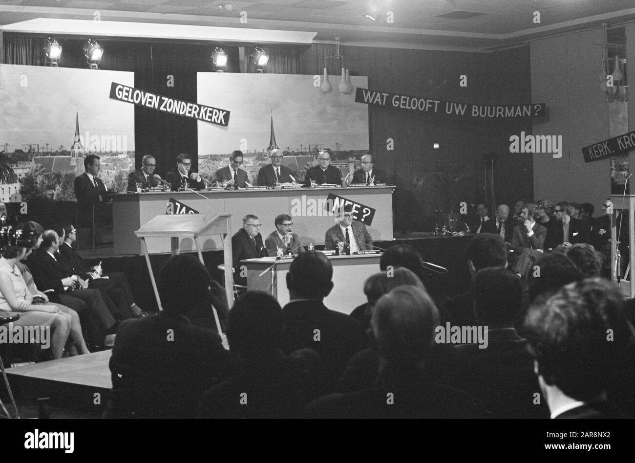 Enseigner À Croire sans Église. Aperçu du forum Date: 9 octobre 1967 mots clés: Forums, présentations Banque D'Images